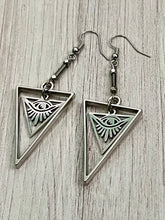 Load image into Gallery viewer, Pointed Sight Earrings
